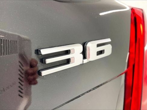 Used 2017 Cadillac XT5 Premium Luxury w/ Driver Assist Package image 7