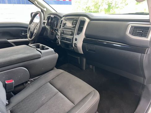 Used 2018 Nissan Titan SV AWD/4WD image 20