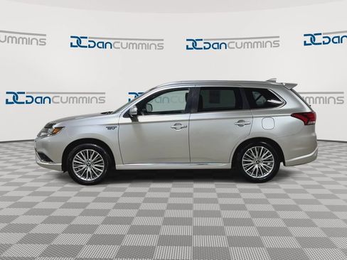 Used 2022 Mitsubishi Outlander LE AWD/4WD image 5