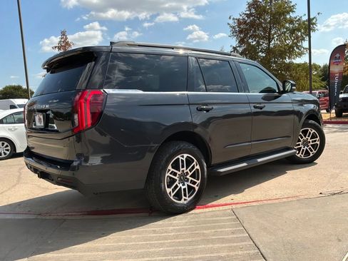 Used 2025 Ford Expedition Active AWD/4WD image 6