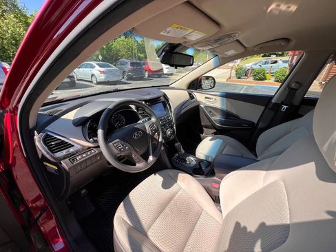 Used 2017 Hyundai Santa Fe SE AWD/4WD image 11