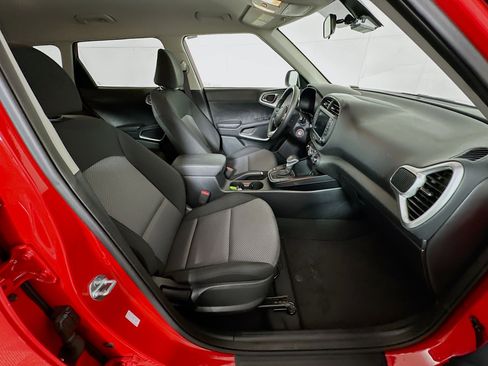 Used 2025 Kia Soul LX w/ LX Technology Package FWD image 29