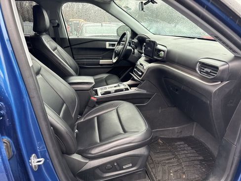 Used 2022 Ford Explorer XLT w/ Equipment Group 202A image 16