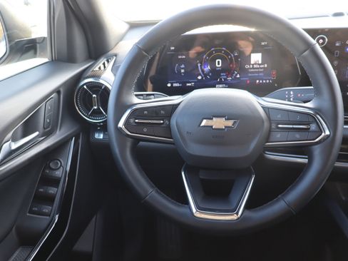 Used 2025 Chevrolet Equinox LT image 17