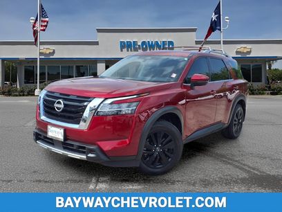 Used 2023 Nissan Pathfinder SL