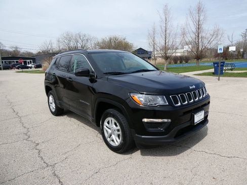Used 2019 Jeep Compass Sport AWD/4WD image 3
