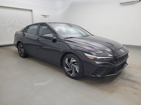 Used 2025 Hyundai Elantra Sport image 11