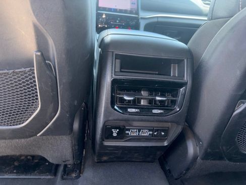 Used 2023 Jeep Grand Cherokee Limited AWD/4WD image 9