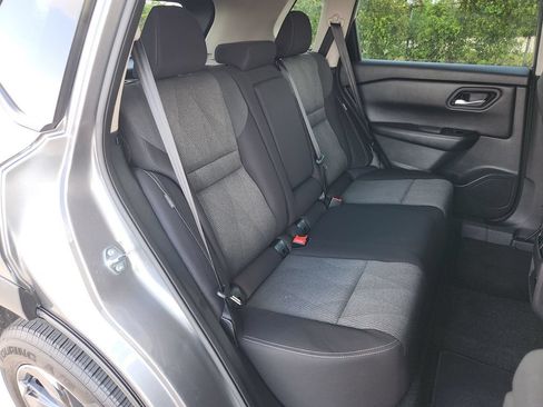 Used 2025 Nissan Rogue SV FWD image 15