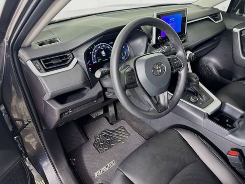 Used 2025 Toyota RAV4 XLE image 9