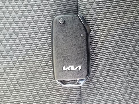 Used 2025 Kia Soul LX w/ LX Technology Package image 32