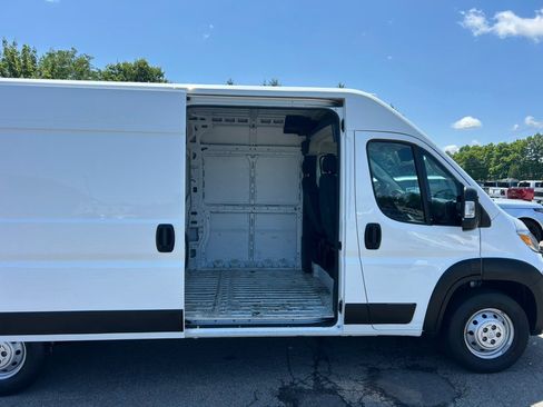 Used 2023 RAM ProMaster 2500 FWD image 14