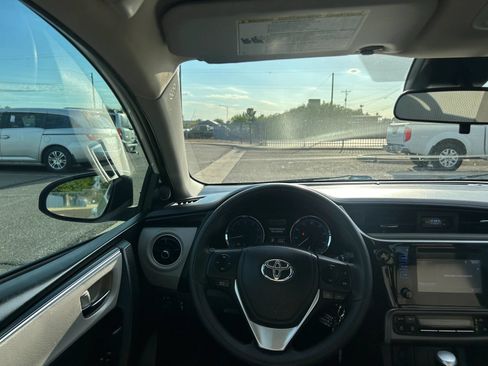 Used 2018 Toyota Corolla LE FWD image 12
