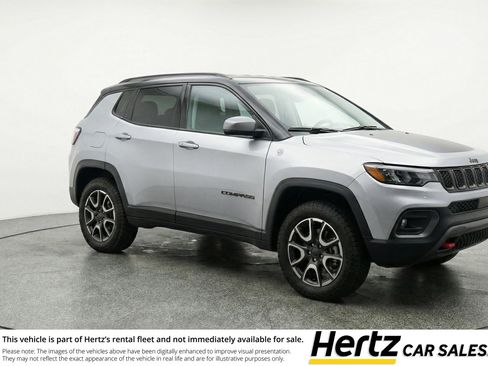 Used 2025 Jeep Compass Trailhawk w/ Trailer Tow Group AWD/4WD image 1