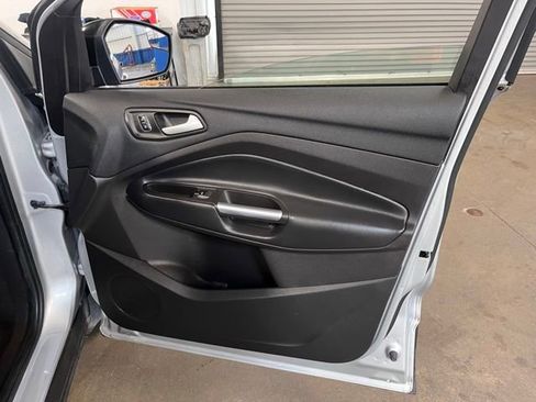 Used 2018 Ford Escape SE w/ SE Sport Appearance Package image 12