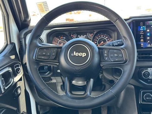 Used 2025 Jeep Gladiator Sport AWD/4WD image 14
