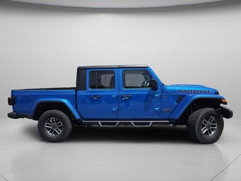 Used 2025 Jeep Gladiator Mojave w/ Convenience Group AWD/4WD image 25