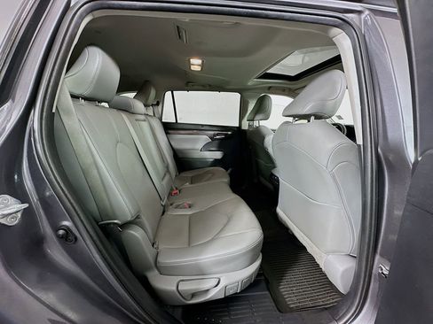 Used 2022 Toyota Highlander Limited AWD/4WD image 31