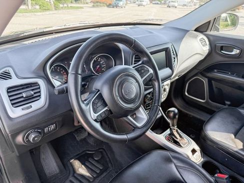 Used 2020 Jeep Compass Latitude FWD image 12