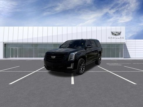 Used 2020 Cadillac Escalade Premium Luxury w/ Escalade Sport Edition AWD/4WD image 6