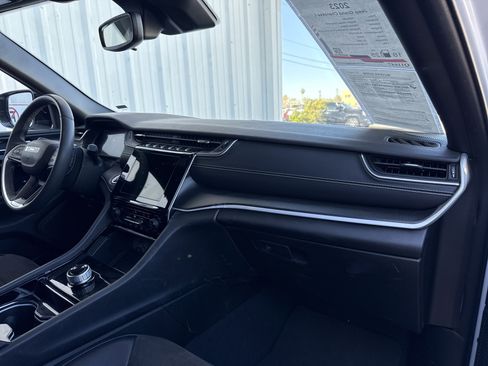 Used 2023 Jeep Grand Cherokee L Altitude image 45