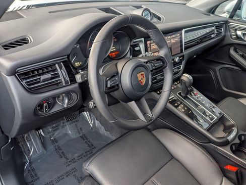 Certified 2026 Porsche Macan image 4