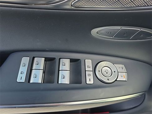 Used 2023 Genesis GV70 2.5T w/ Sport Prestige Package image 31