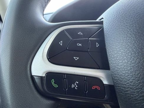 Used 2019 Jeep Renegade Latitude image 19