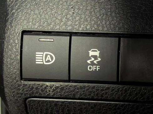 Used 2023 Toyota Camry SE image 16