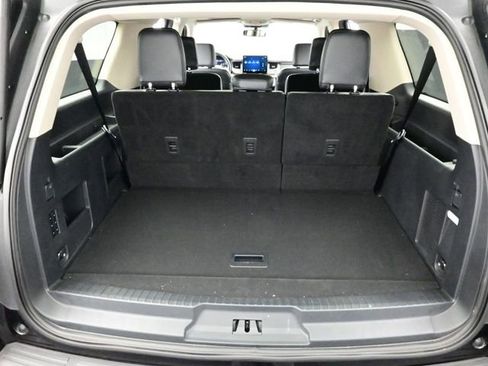 Used 2024 Ford Expedition Max XLT image 15