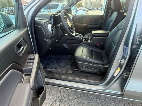 Used 2024 Chevrolet Colorado LT w/ LT Convenience Package III image 13