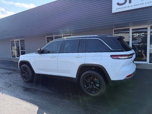 Used 2023 Jeep Grand Cherokee Limited AWD/4WD image 8