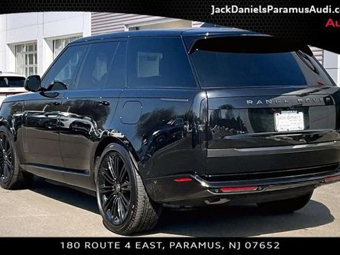 Used 2025 Land Rover Range Rover SE image 10