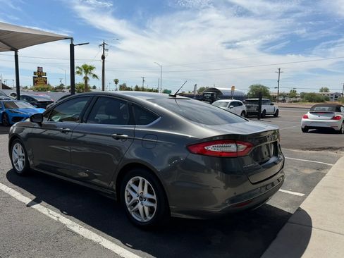 Used 2016 Ford Fusion SE FWD image 5