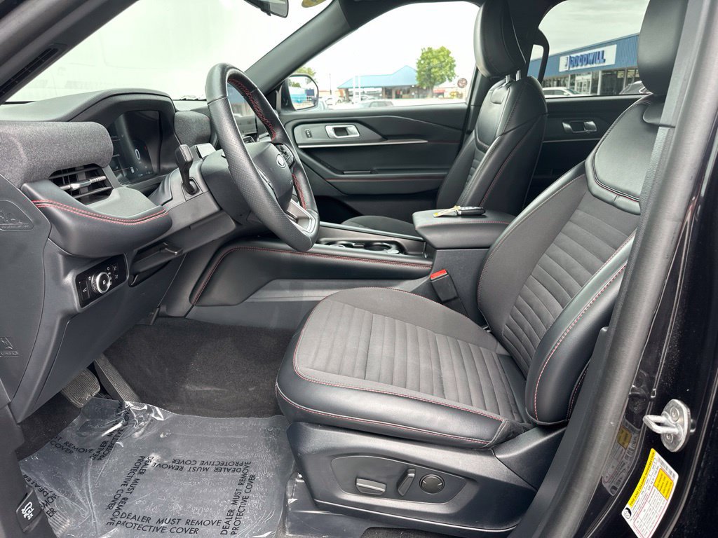 Certified 2025 Ford Explorer ST-Line w/ ST-Line Street Pack AWD/4WD image 14