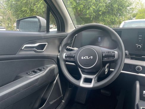 Used 2025 Kia Sportage LX FWD image 33