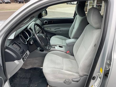 Used 2011 Toyota Tacoma 4x4 Double Cab w/ SR5 Pkg #2 image 13