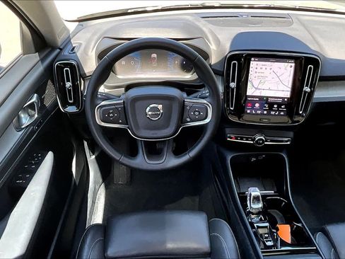 Used 2024 Volvo XC40 B5 Ultimate AWD/4WD image 6