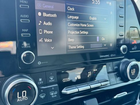 Used 2020 Toyota Highlander XLE AWD/4WD image 33