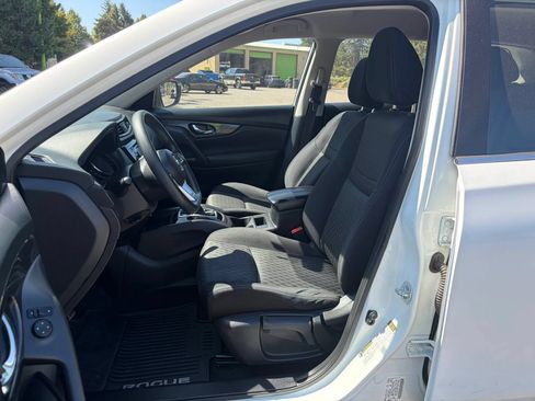 Used 2017 Nissan Rogue S AWD/4WD image 9