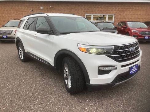 Used 2020 Ford Explorer XLT w/ Equipment Group 202A AWD/4WD image 3