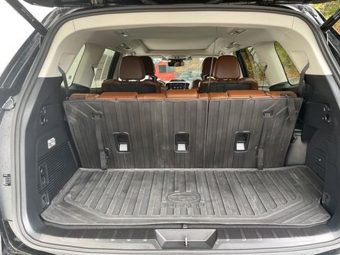 Used 2023 Subaru Ascent Touring image 9