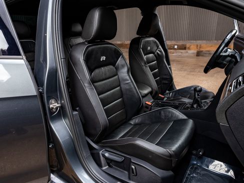 Used 2018 Volkswagen Golf R 4-Door image 26