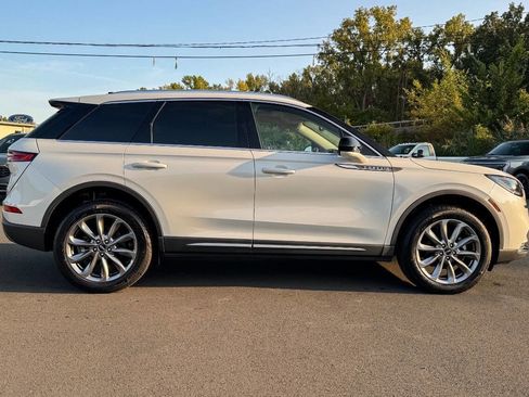 Used 2021 Lincoln Corsair AWD w/ Premium Package image 2