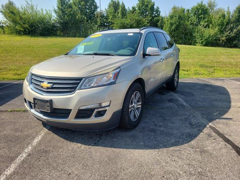 Used 2015 Chevrolet Traverse LT w/ Traveler's Package FWD image 4