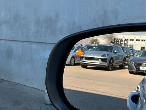 Used 2025 Jeep Compass Trailhawk image 18