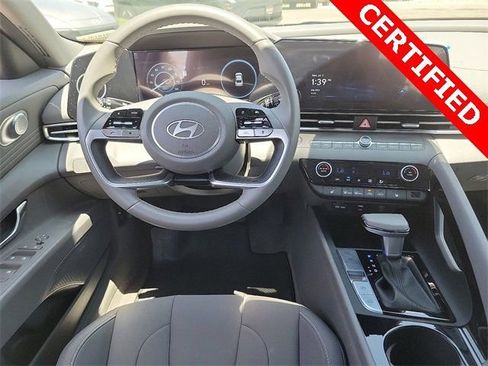 Used 2024 Hyundai Elantra SEL w/ Convenience Package FWD image 3
