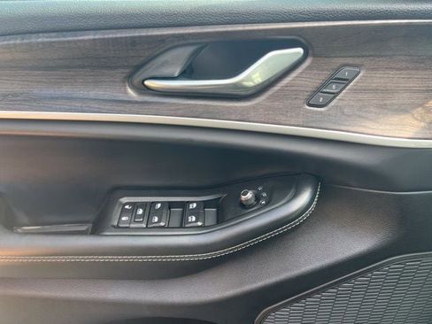 New 2025 Jeep Grand Cherokee Limited image 6