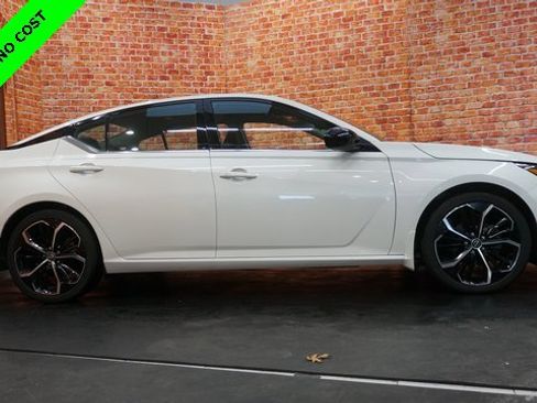 Certified 2024 Nissan Altima 2.5 SR w/ SR Premium Package image 2