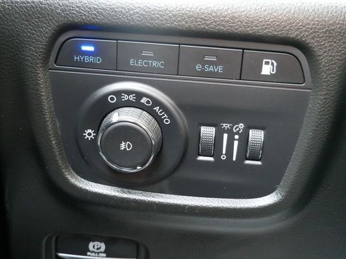 Used 2023 Jeep Grand Cherokee Overland AWD/4WD image 31